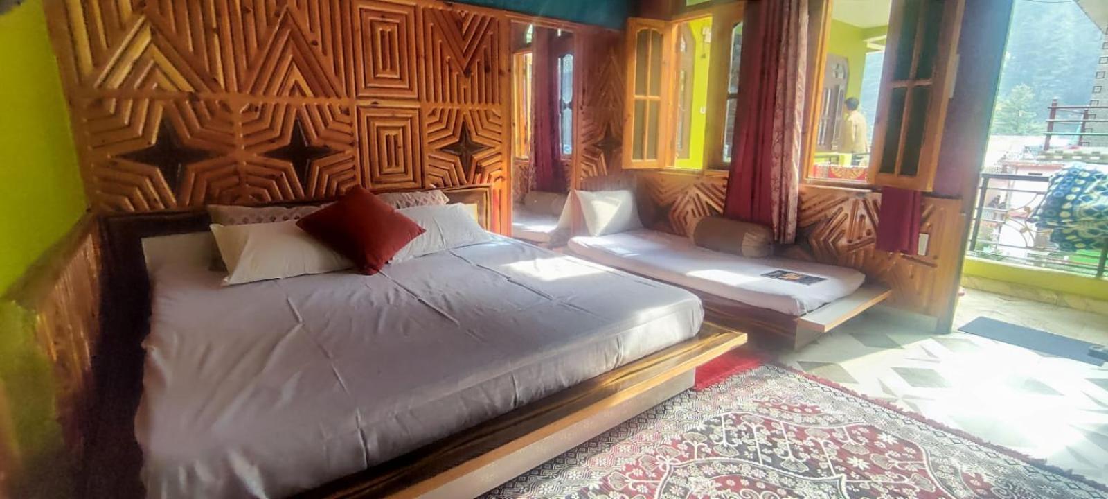 Little Hamlet Choj Kasol